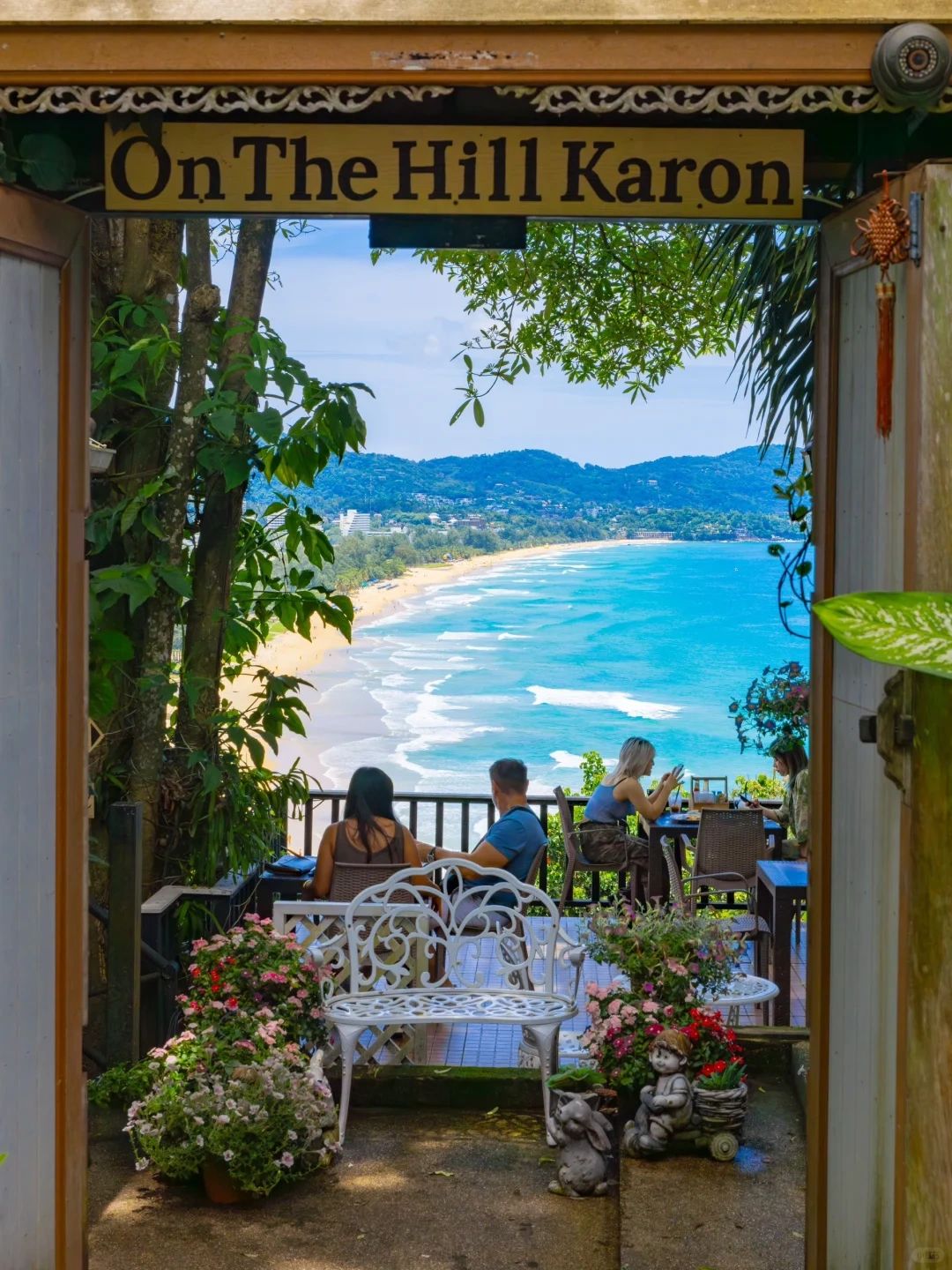Phuket-Pin Beach bar, On the hill Karon, The Commune Terrace & Bar. Phuket seaside restaurant