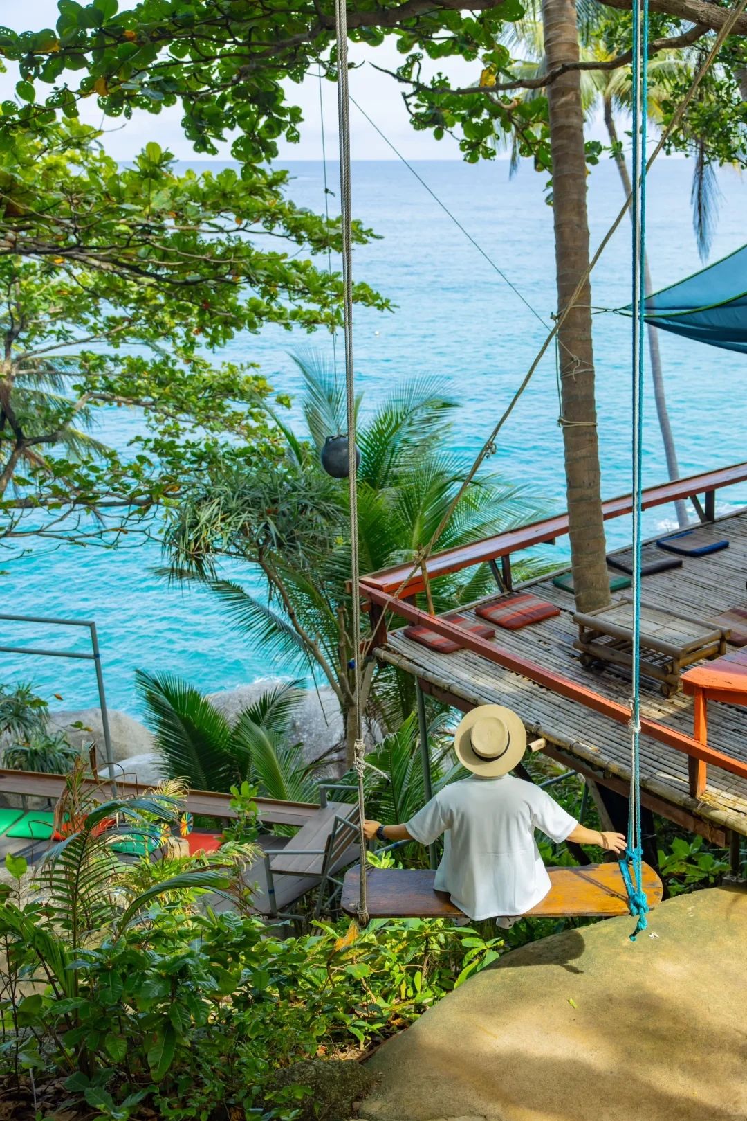 Phuket-Pin Beach bar, On the hill Karon, The Commune Terrace & Bar. Phuket seaside restaurant