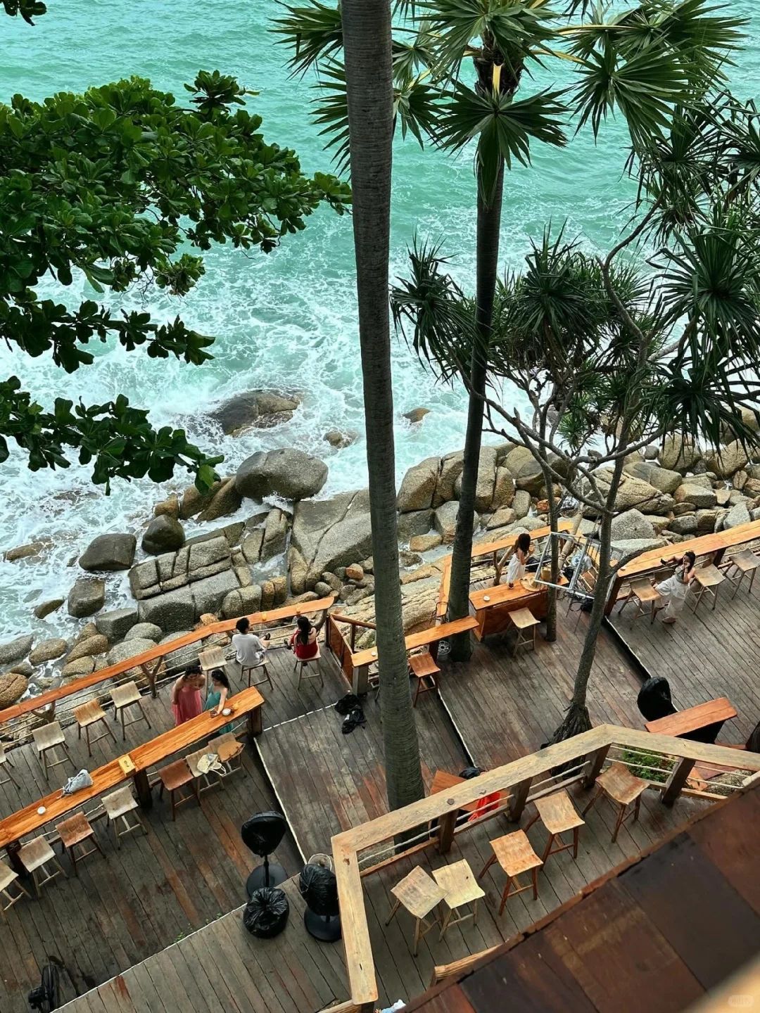 Phuket-Pin Beach bar, On the hill Karon, The Commune Terrace & Bar. Phuket seaside restaurant