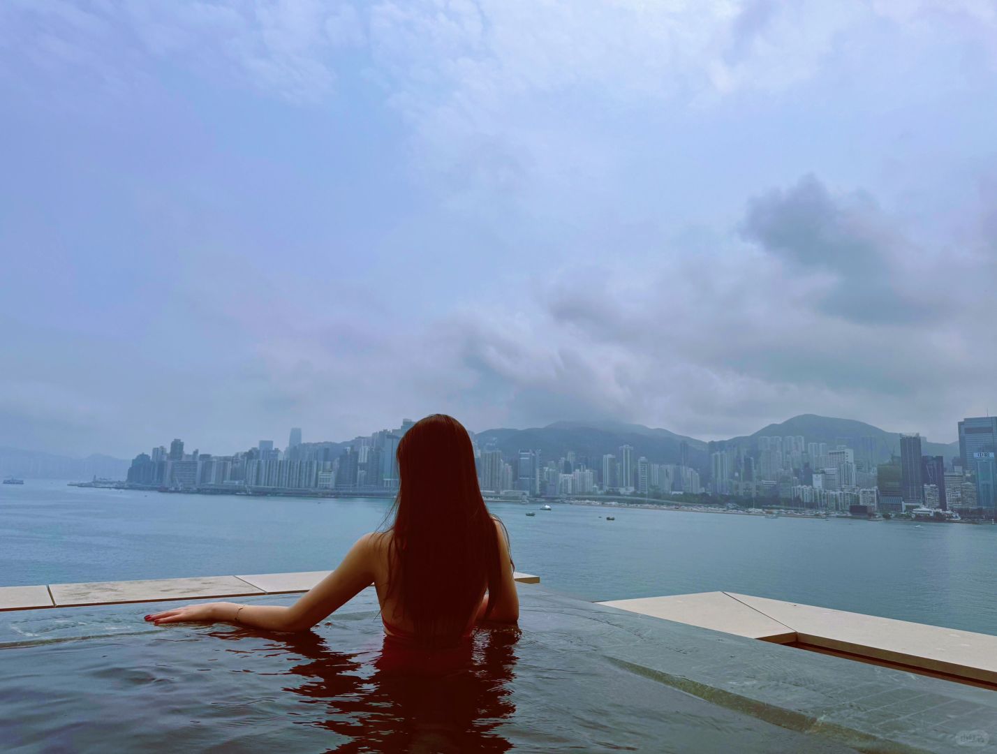 Hong kong-Check in at Hong Kong's magnificent infinity pool, three girls' travel records in Hong Kong