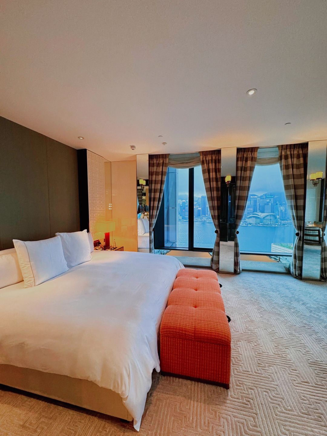 Hong kong-Rosewood Hong Kong's Grand Harbour ? View Room offers a top-notch sea view