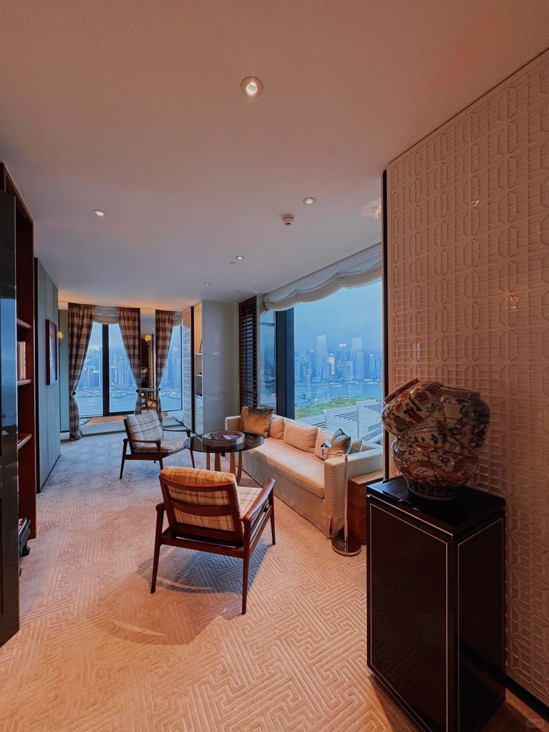 Hong kong-Rosewood Hong Kong's Grand Harbour ? View Room offers a top-notch sea view