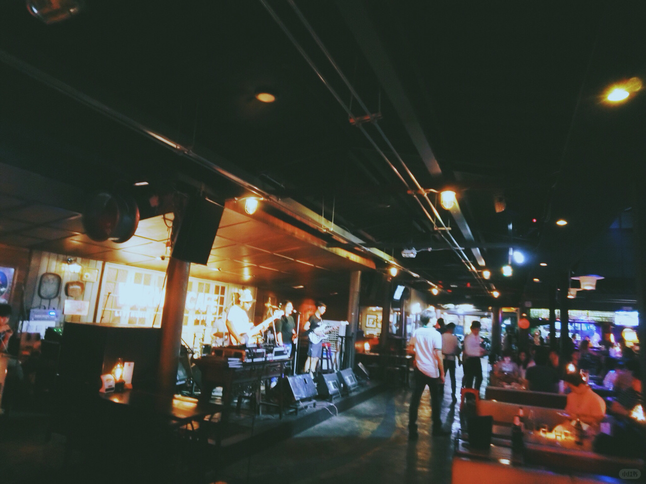 Chiang Mai-Warm Up Bar on Nimman Road in Chiang Mai, the favorite bar for young people?
