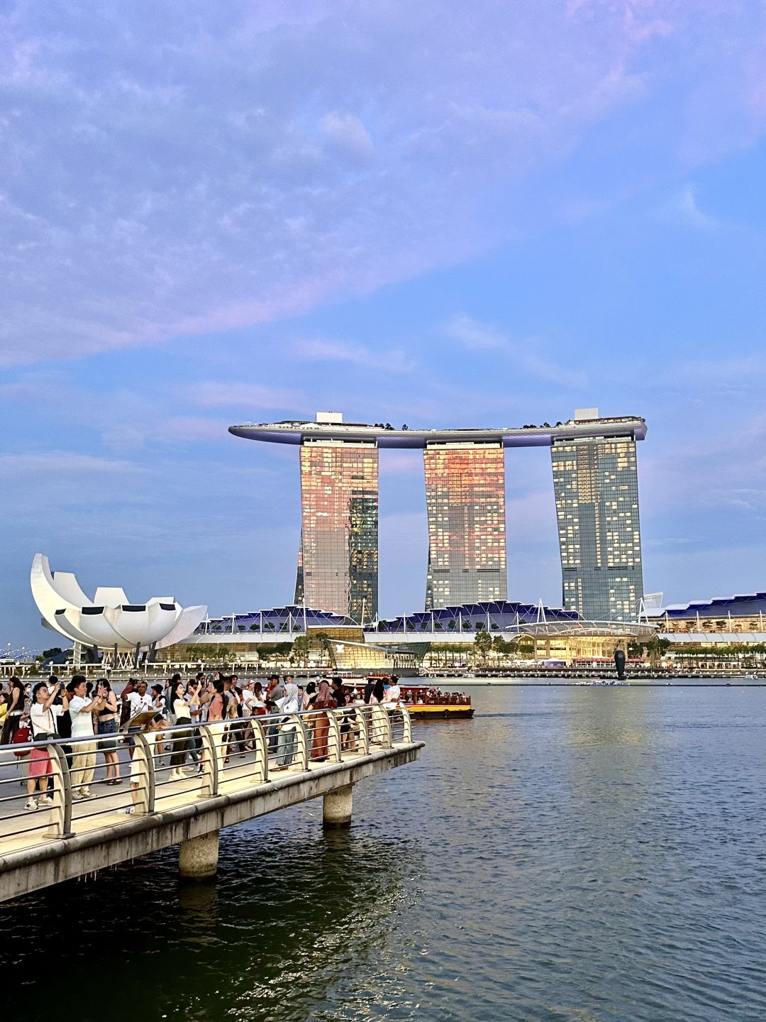 Singapore-Three things you must do when traveling to Singapore, Merlion/Sands Hotel/Skypark