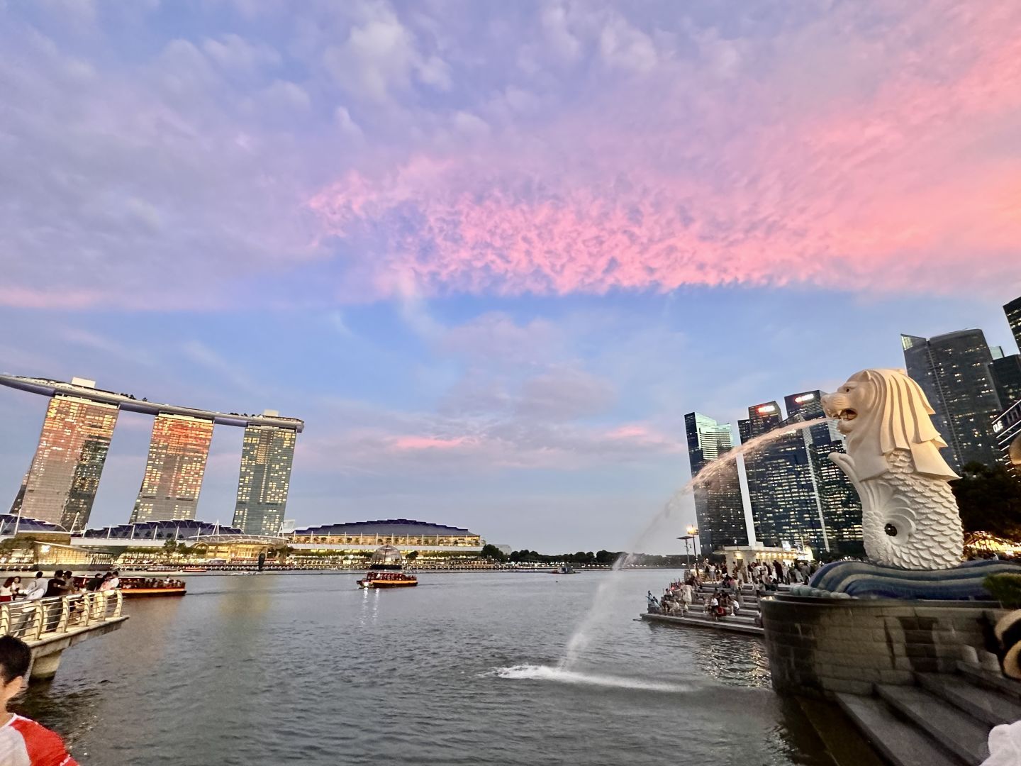 Singapore-Three things you must do when traveling to Singapore, Merlion/Sands Hotel/Skypark