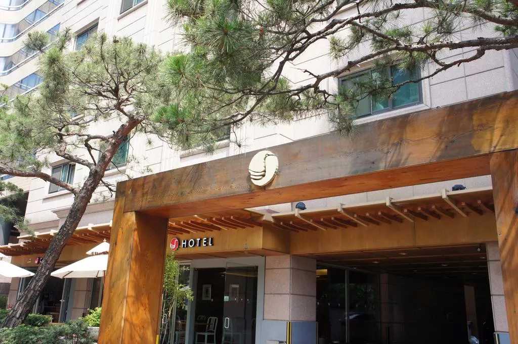 Seoul-L7 Hongdae by LOTTE, Sunbee Hotel Insadong Seoul, Ihwa Hanok. Top 3 hotels in Seoul
