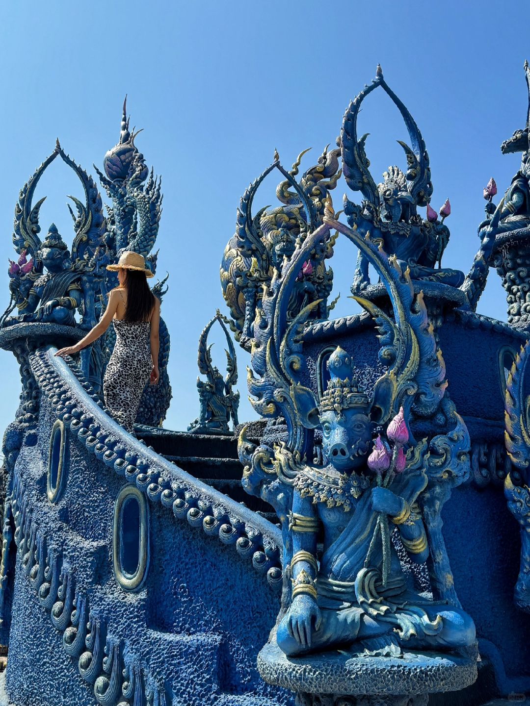 Chiang Mai-Chiang Mai White Temple?, Blue Temple and Black Temple, travel experience Buddhist Pure Land
