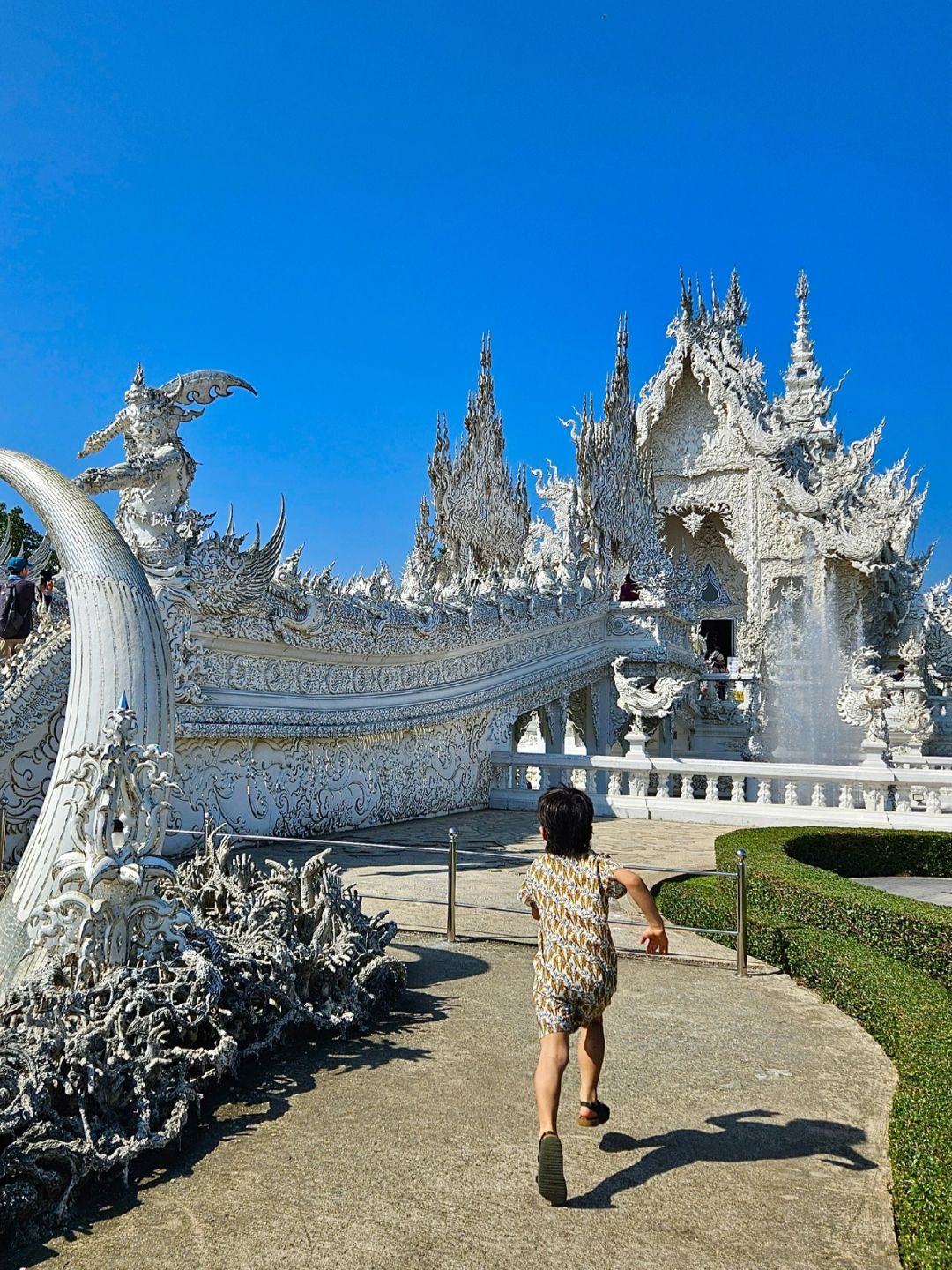 Chiang Mai-Chiang Mai White Temple?, Blue Temple and Black Temple, travel experience Buddhist Pure Land