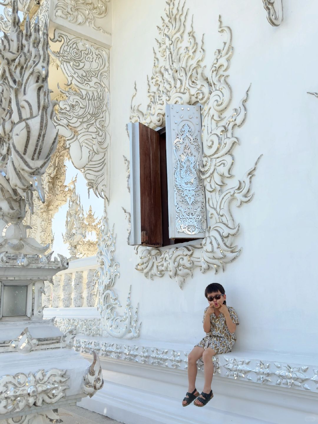 Chiang Mai-Chiang Mai White Temple?, Blue Temple and Black Temple, travel experience Buddhist Pure Land