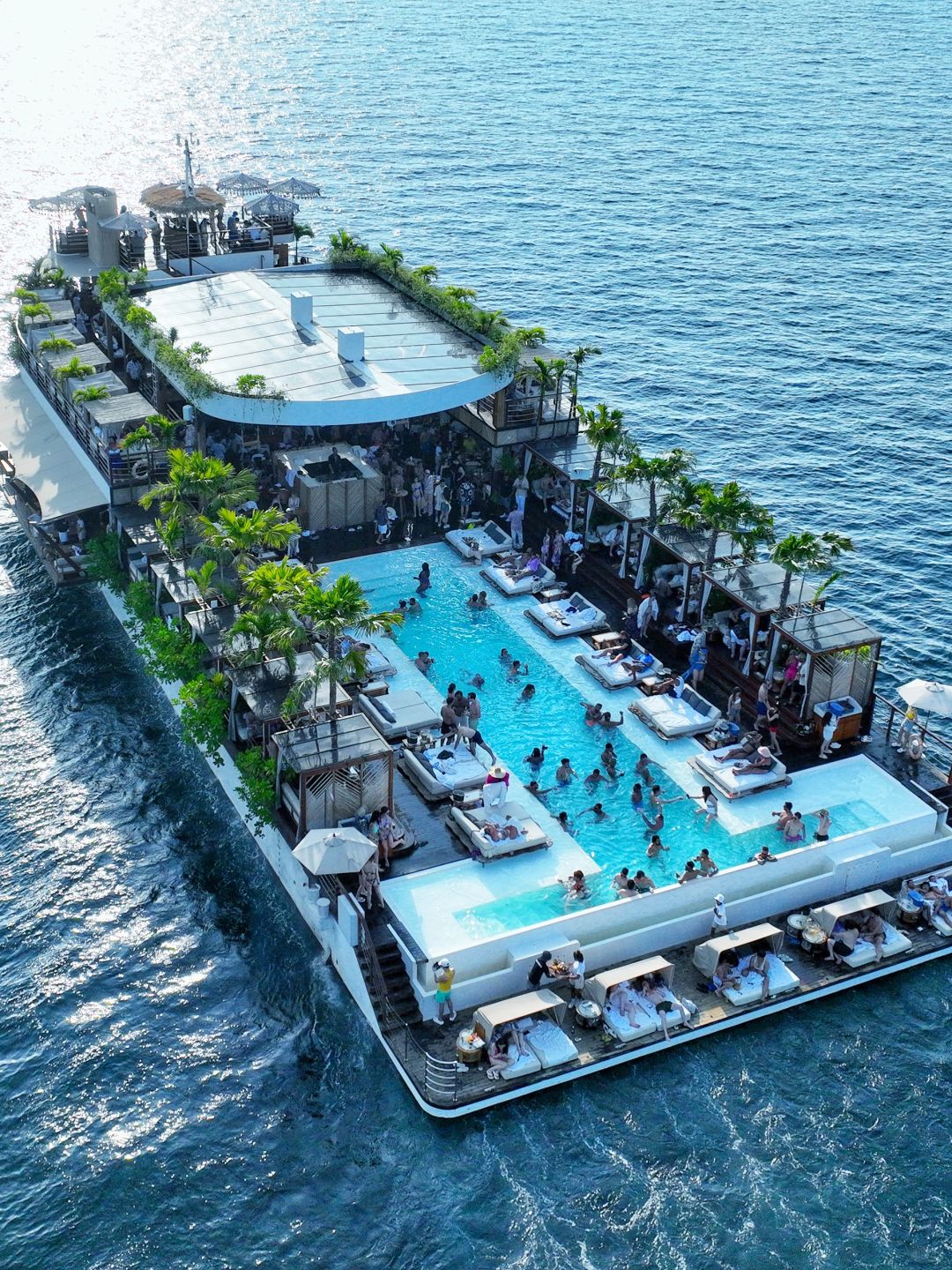Phuket-Yona Beach Club on the beach in Phuket, a bar and nightclub floating on the sea, where you can drink, dance and watch the sunset
