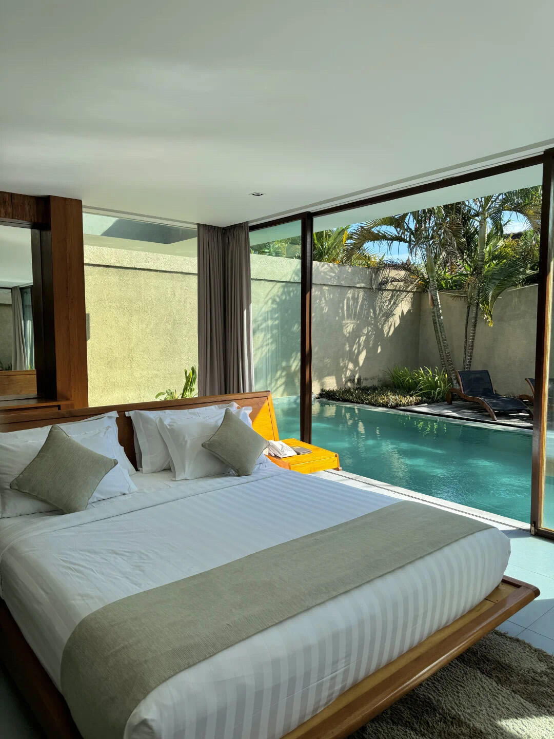 Bali-Bali hotel autumn discounts. Conrad, Andaz, Ritz-Carlton, Bulgari, W Seminyak big discounts