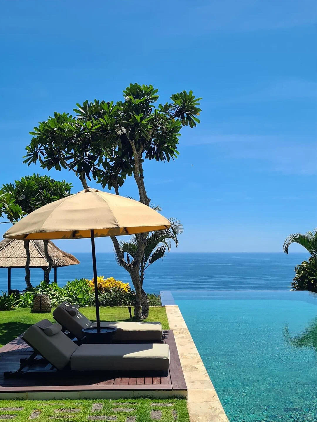 Bali-Bali hotel autumn discounts. Conrad, Andaz, Ritz-Carlton, Bulgari, W Seminyak big discounts