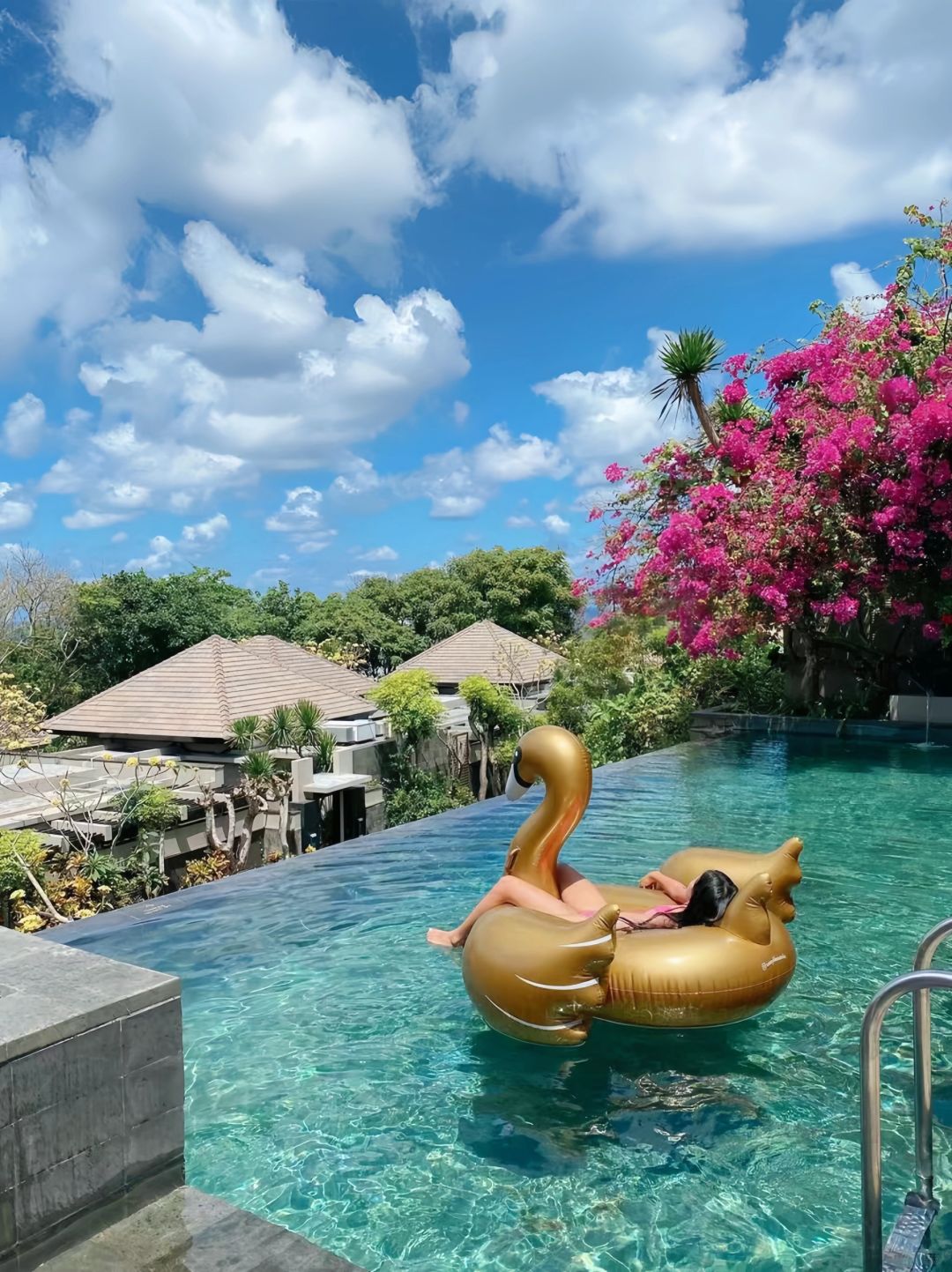 Bali-Travel to Bali and stay at Hilton Umana LXR Hotel? on a cliff 70 meters above sea level