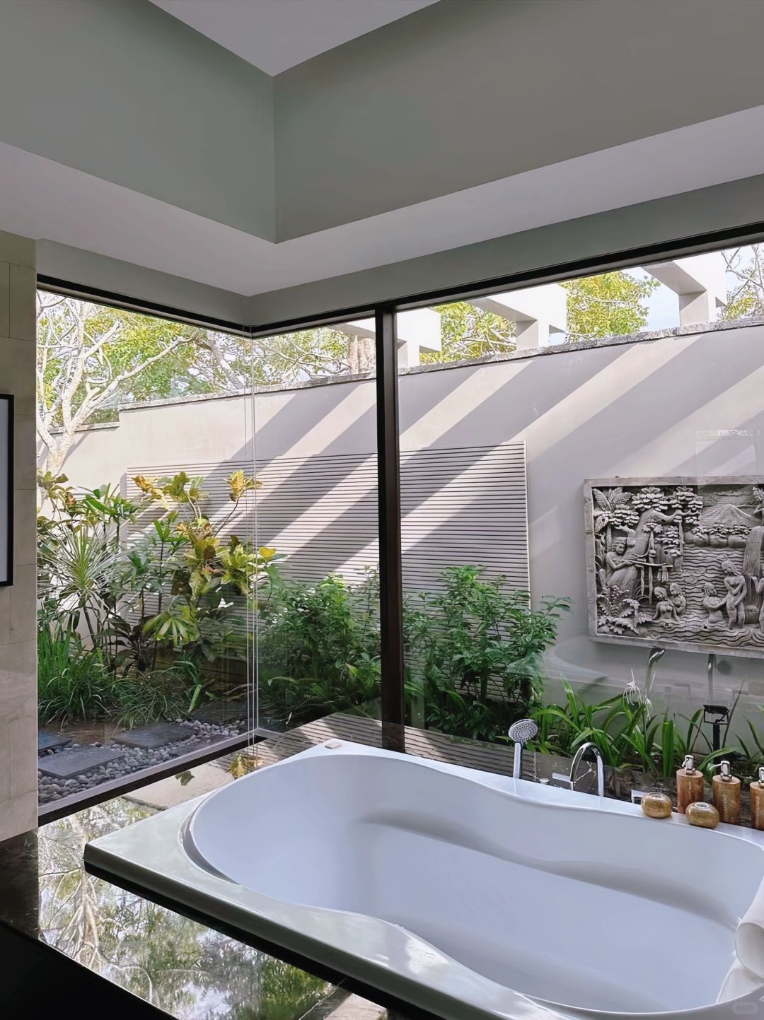 Bali-Travel to Bali and stay at Hilton Umana LXR Hotel? on a cliff 70 meters above sea level