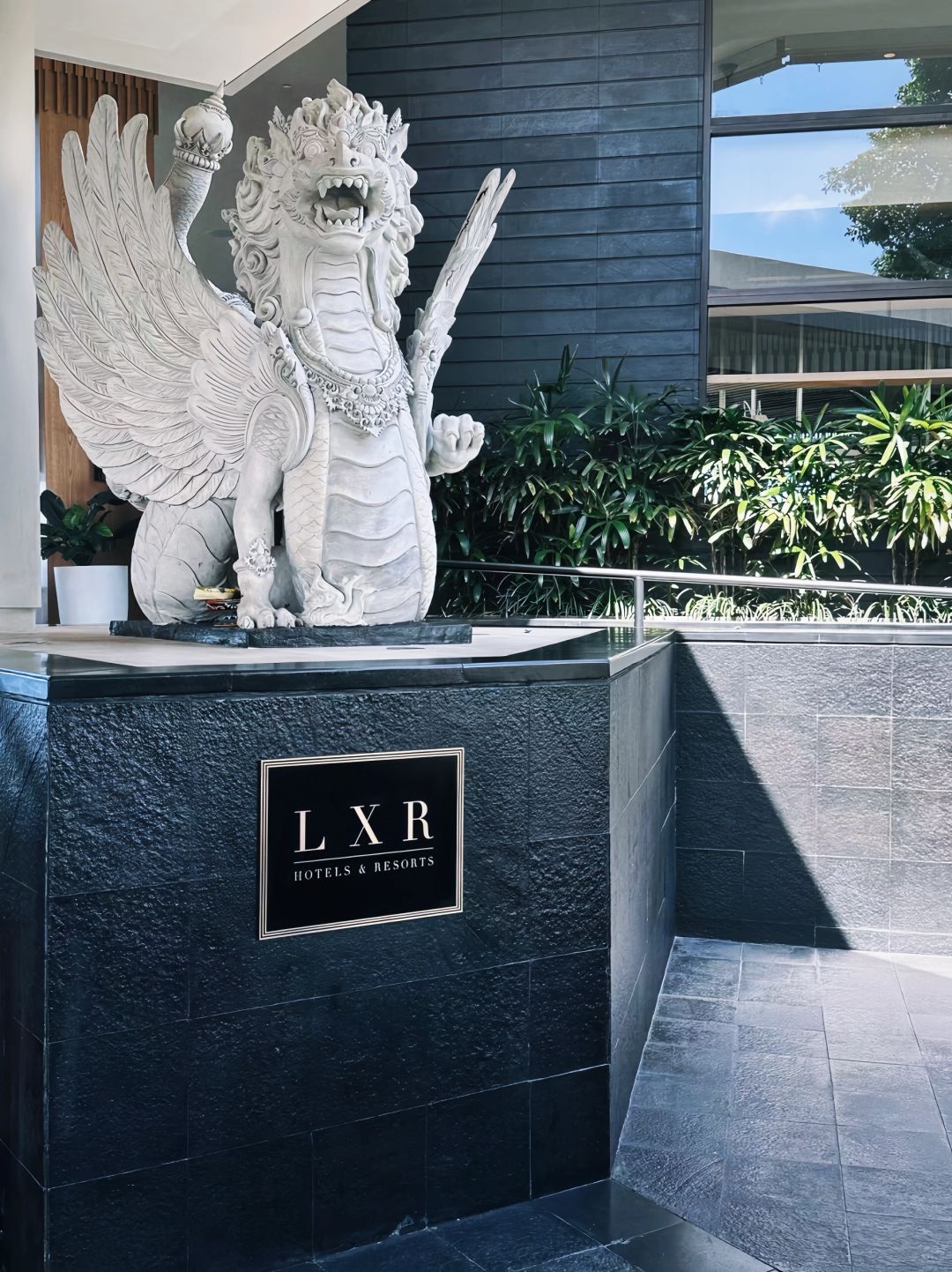 Bali-Travel to Bali and stay at Hilton Umana LXR Hotel? on a cliff 70 meters above sea level