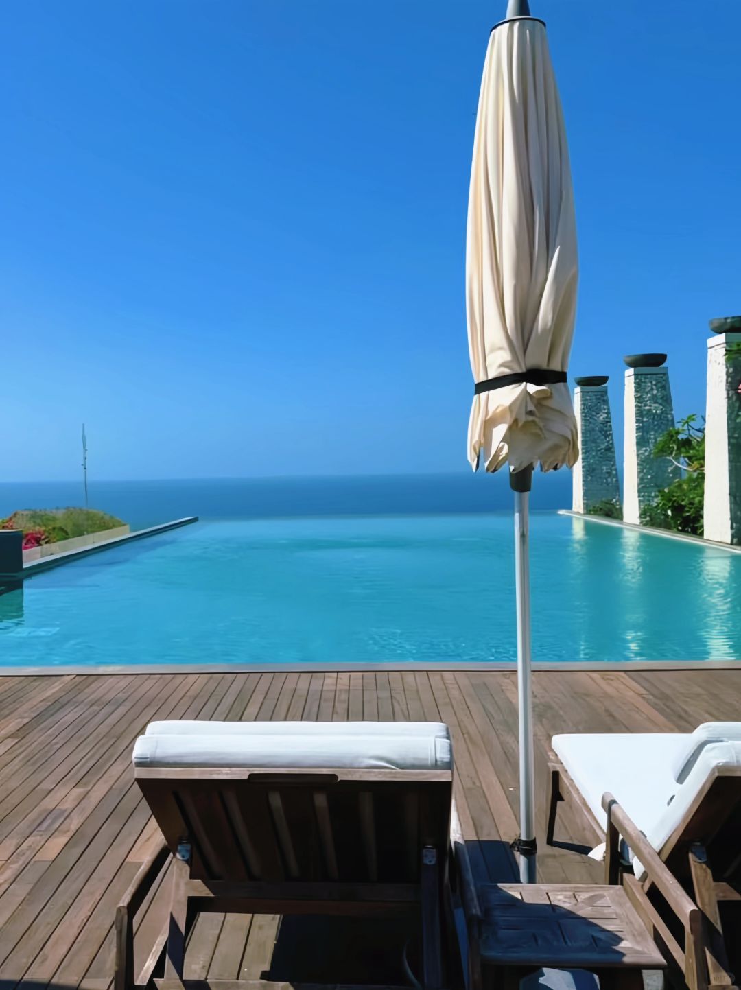 Bali-Travel to Bali and stay at Hilton Umana LXR Hotel? on a cliff 70 meters above sea level
