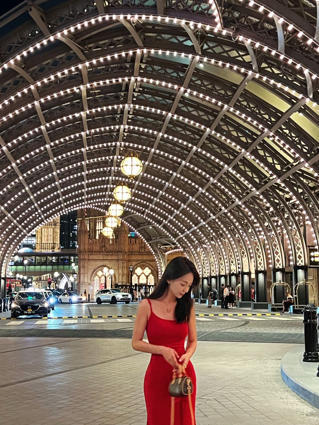 Macao-Travel to Macau and stay in the 70-square-meter Champagne Suite at the Parisian Casino Hotel in Taipa