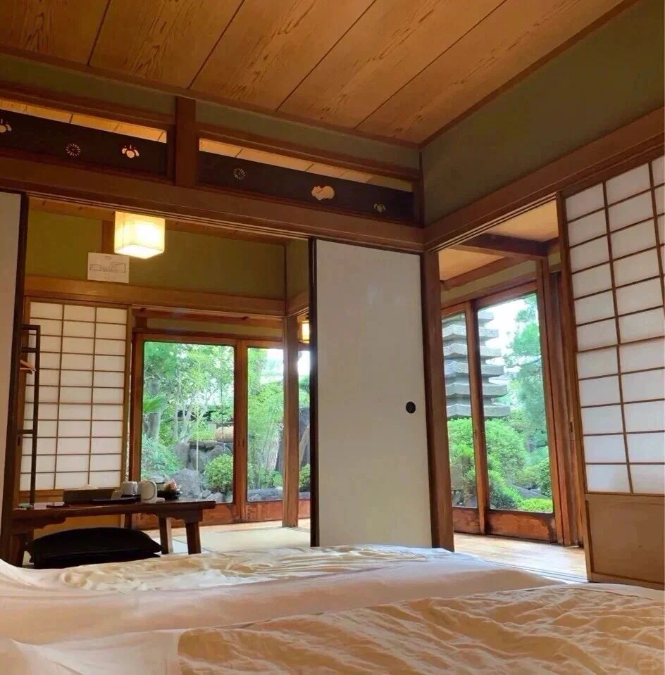 Osaka-Airbnb Carpe Diem Garden Hotel in Osaka?, with rockery pond and flower meadow