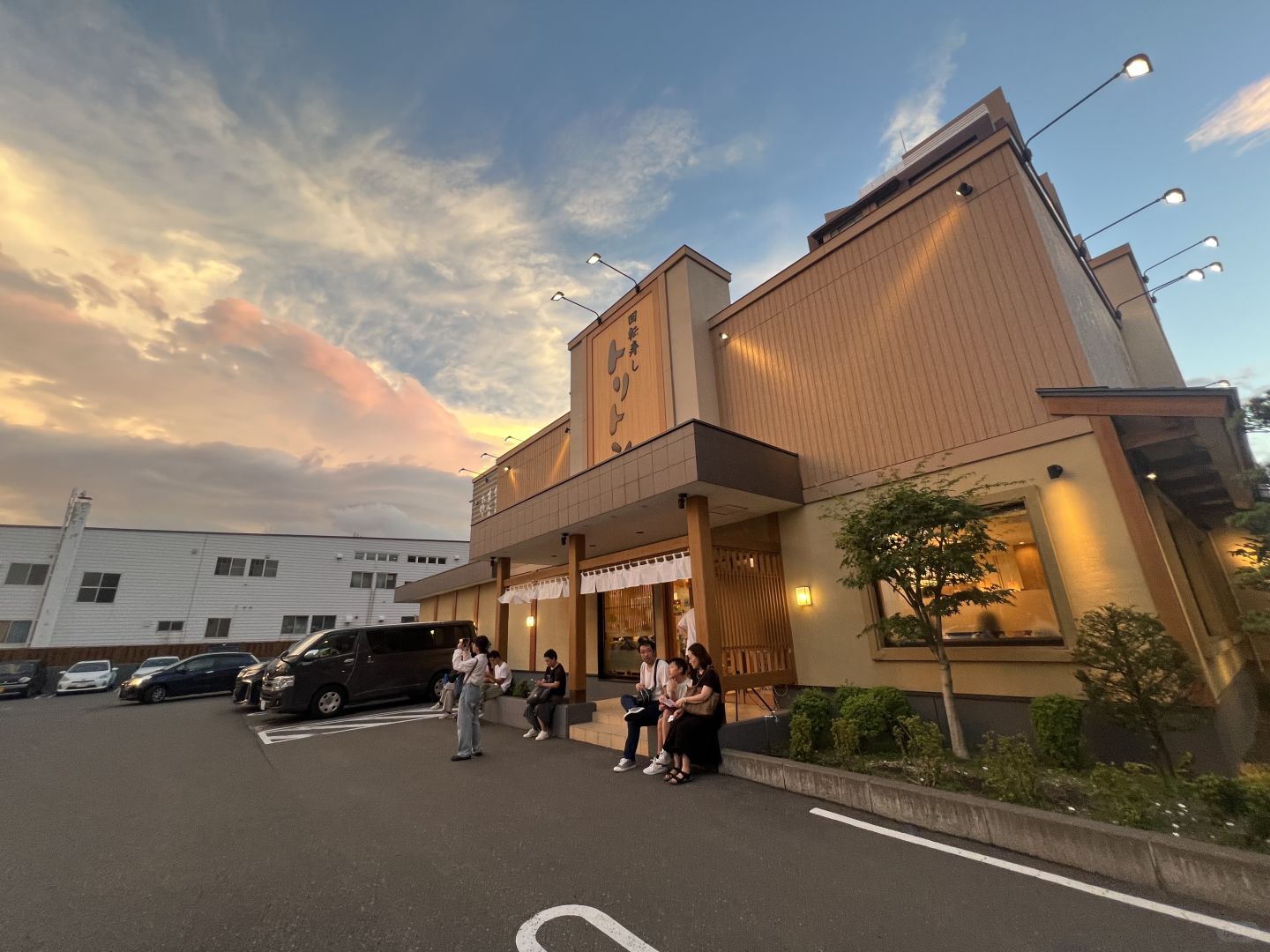 Sapporo/Hokkaido-Toriton, a sushi restaurant in Sapporo, serves fresh seafood shipped from Otaru every day