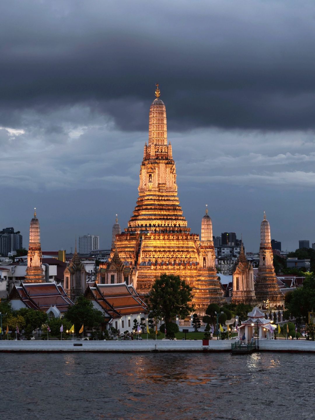 Bangkok-9 recommended attractions in Bangkok: Buddha Footprint Temple, Big Buddha at Wat Phra That Wat, Pixel Tower, etc.