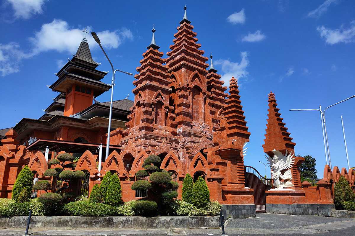 Bali-It's time to travel to Bali! ?Visit the amazing churches in Indonesia this Christmas!