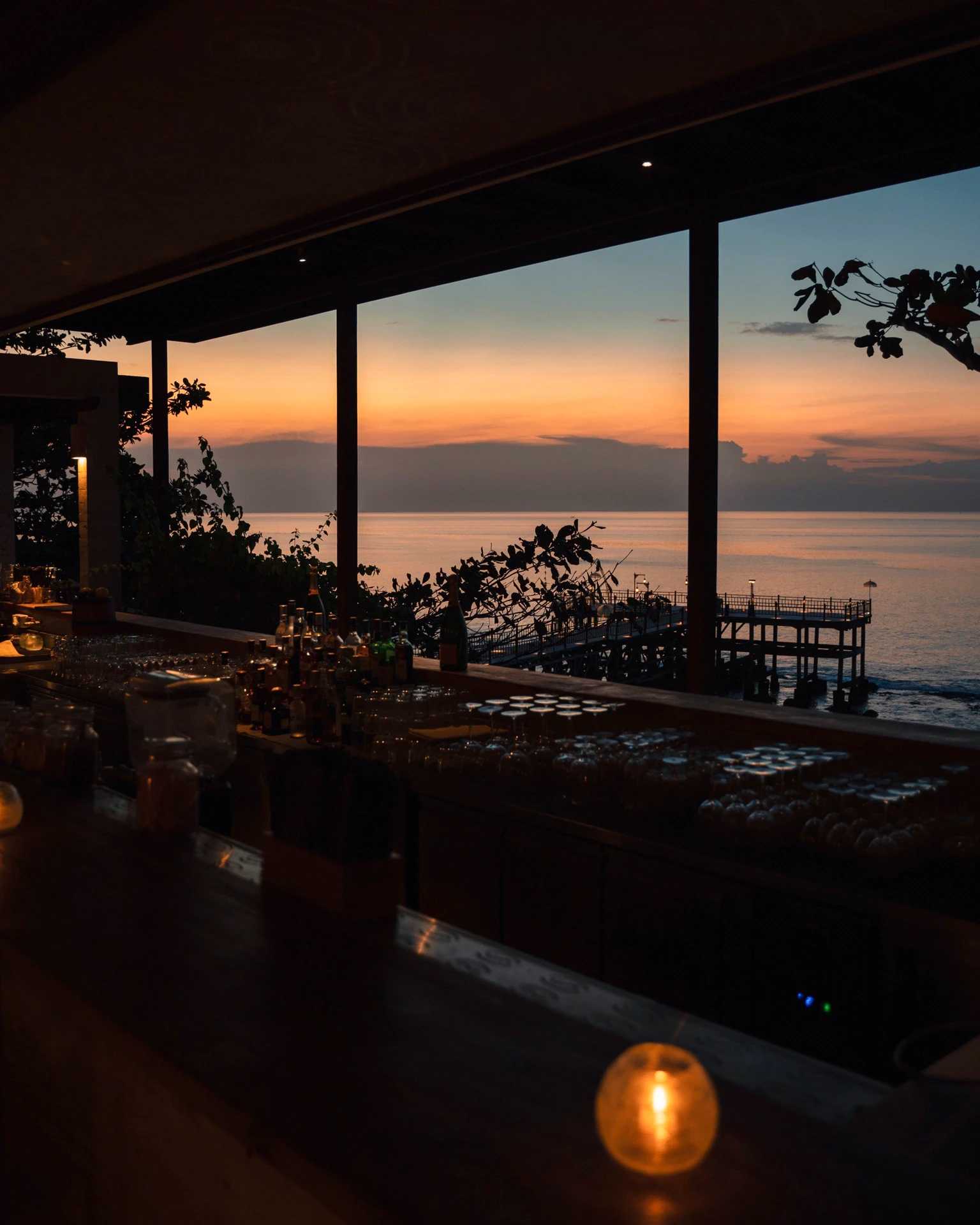 Bali-AYANA on the cliffs of Jimbaran Bay in Bali? has the most beautiful sunset coastline