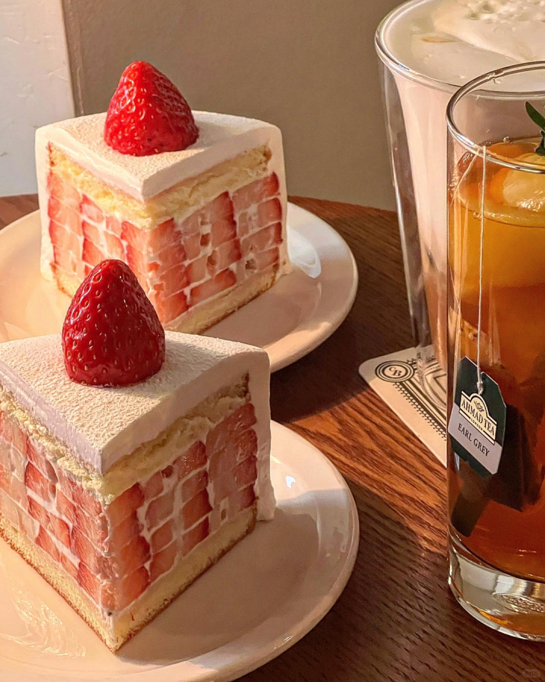 Seoul-커피브론즈 Cafe?, the best strawberry cake in Seoul, located near Gyeongbokgung Palace