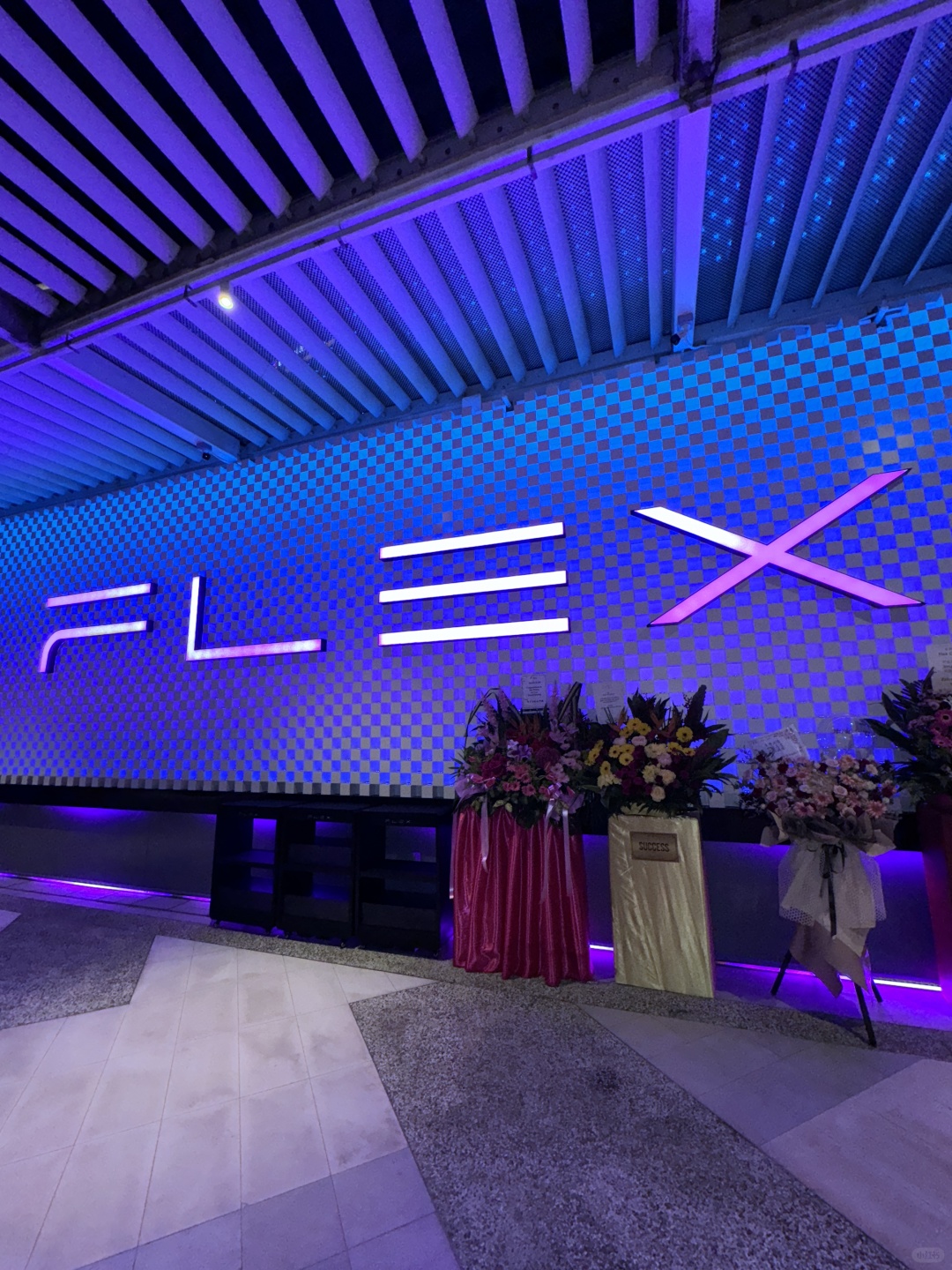 Singapore-Singapore FLEX nightclub, Korean DJ plays music, suitable for friends to drink together
