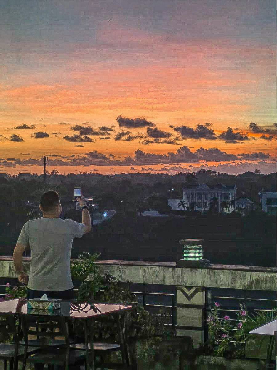Bali-Bali KING'S CRAB OCEAN VIEW RESTO, a seafood restaurant on the cliff