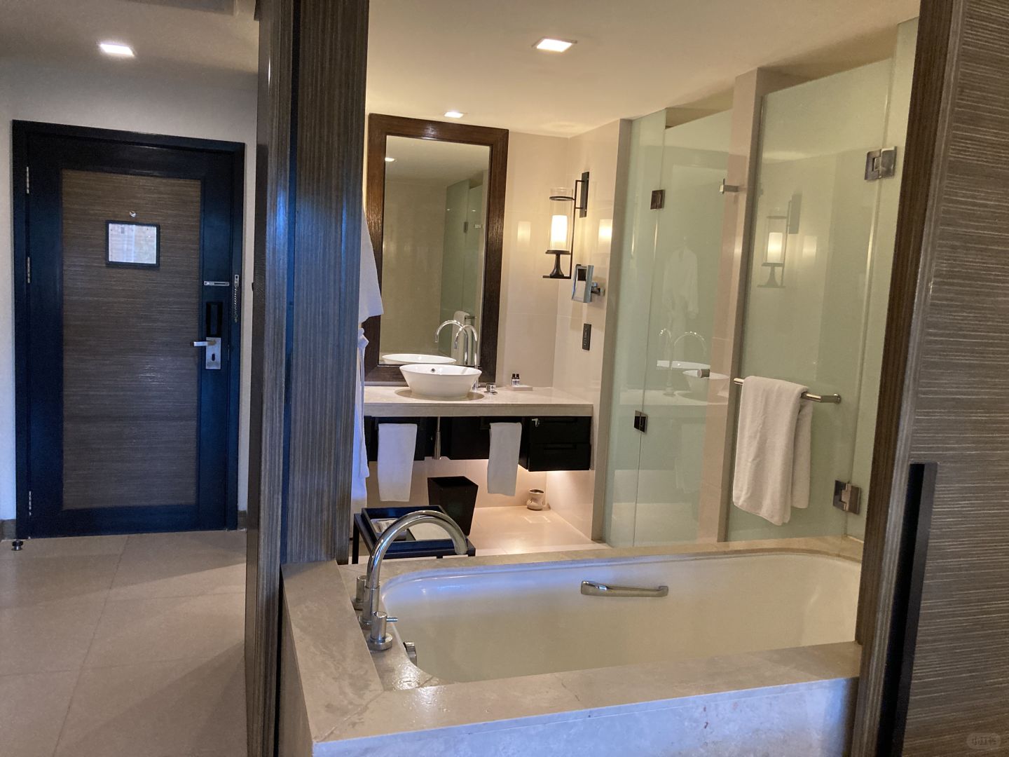 Hua Hin-Hyatt regency Hotel Hua Hin, a very comfortable resort located along the beach