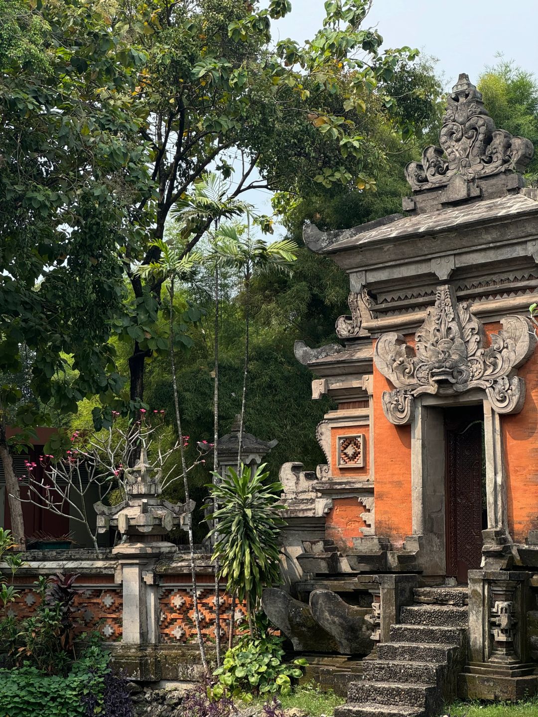 Jakarta-Travel to Jakarta to watch the CON concert and experience putu made Indonesian cuisine