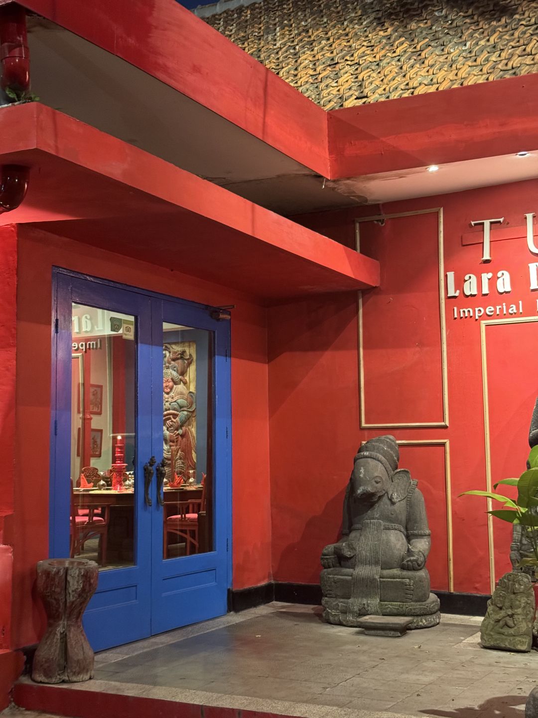 Jakarta-Travel to Jakarta to watch the CON concert and experience putu made Indonesian cuisine