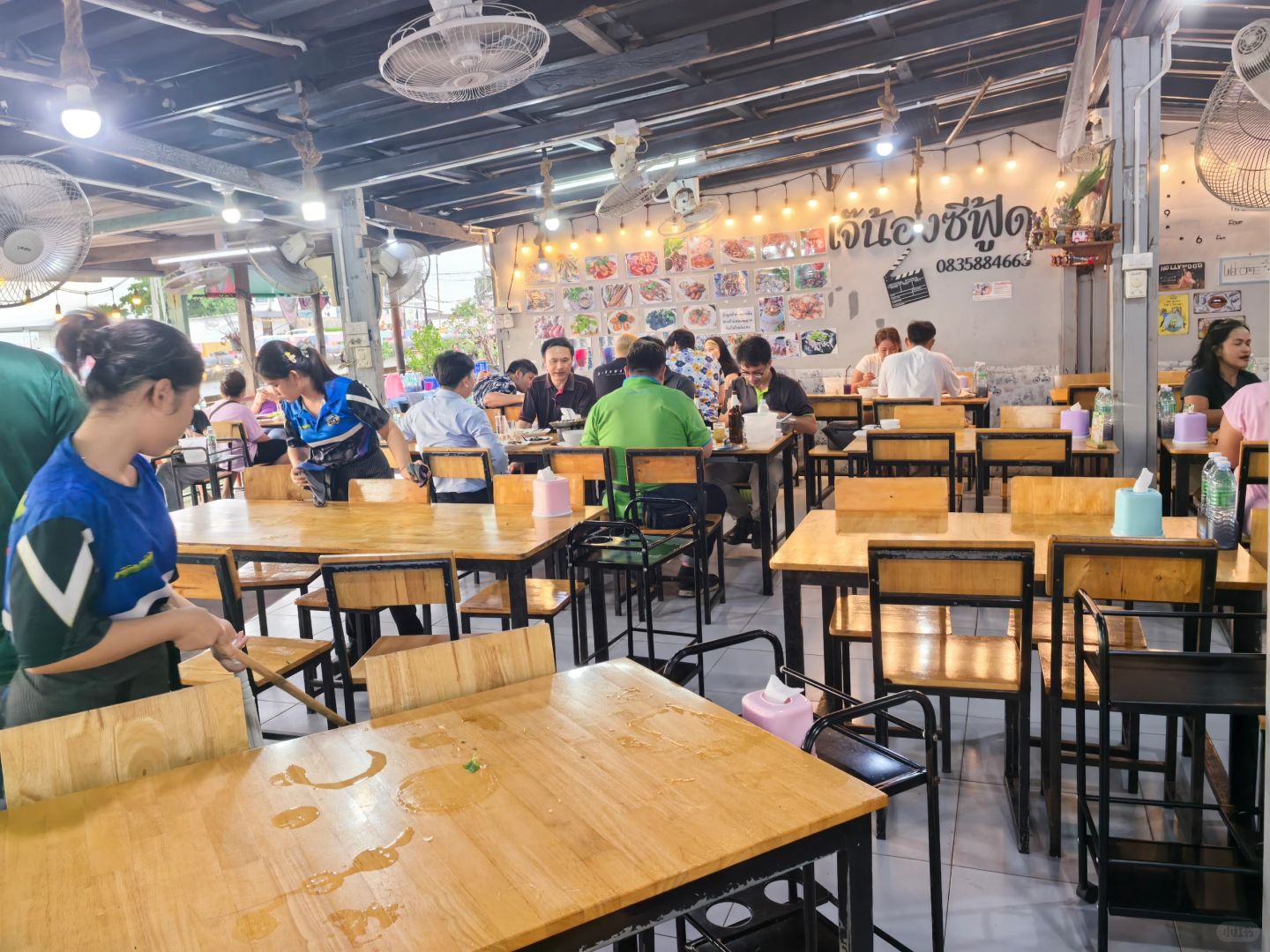 Pattaya-Pattaya food, a seafood restaurant loved by locals เจ้น้อง ซีฟู้ด, recommended lobsters and mantis shrimp
