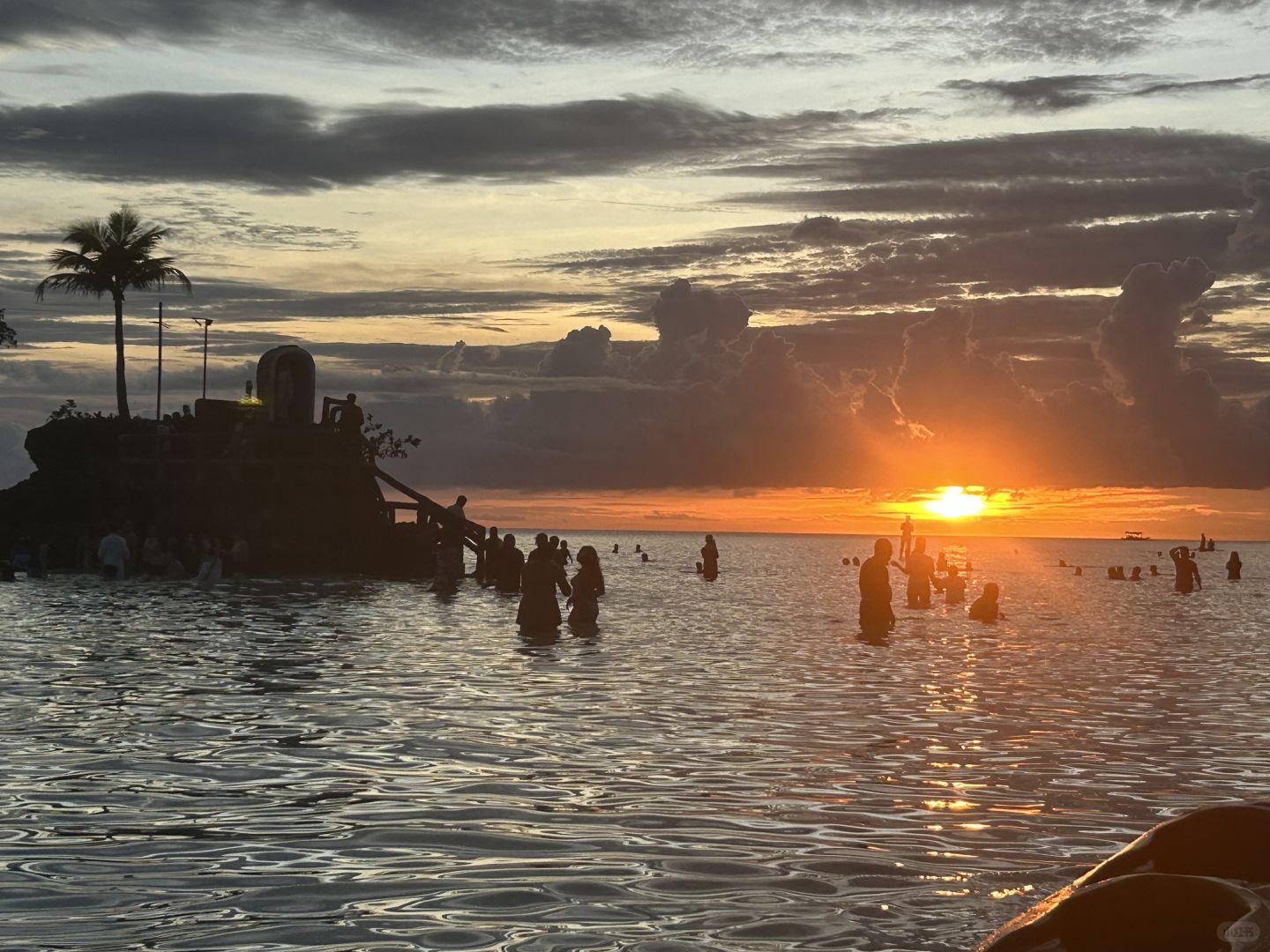 Boracay-Boracay travel guide. Hotels, travel, island hopping, water entertainment and spa massage