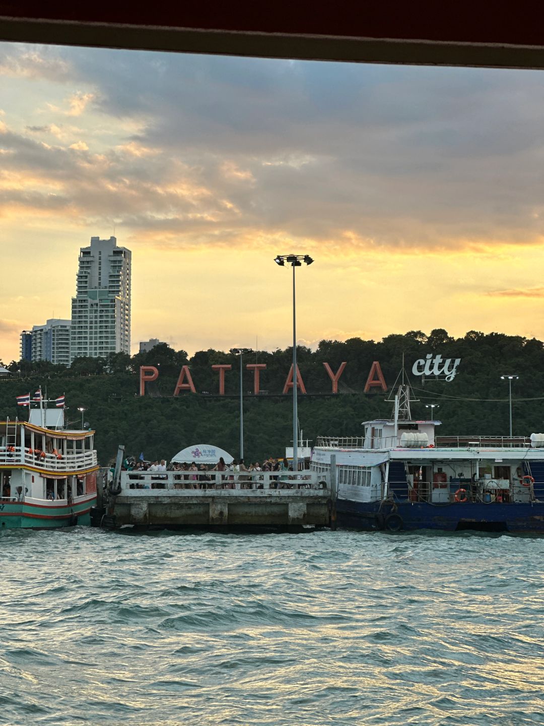 Pattaya-Pattaya Temple of Truth, Koh Larn attractions tour,? taste Keaw kaphrao pu Thai food