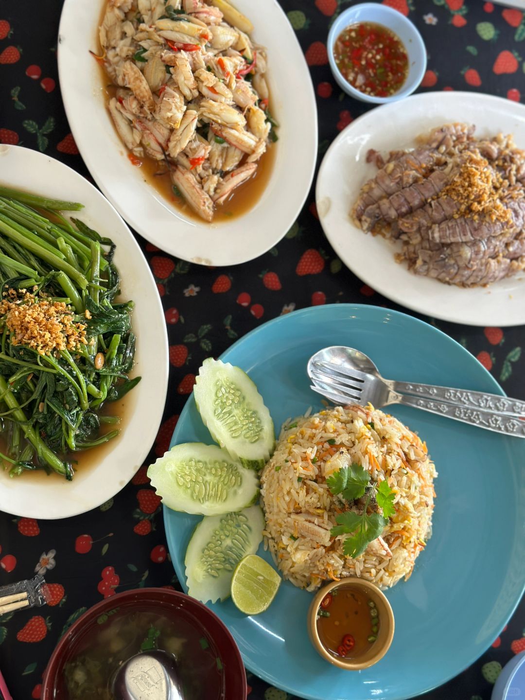 Pattaya-Pattaya Temple of Truth, Koh Larn attractions tour,? taste Keaw kaphrao pu Thai food