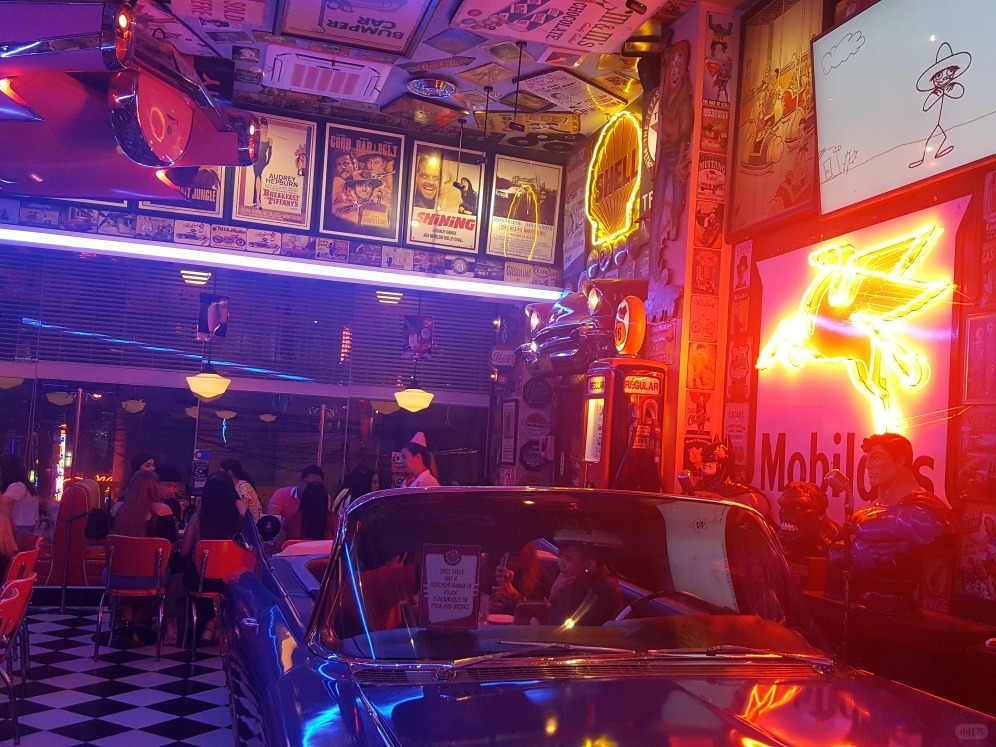 Manila/Luzon-Ave Feeling Station Car Bar in Makati, Manila, a special bar in the red light district