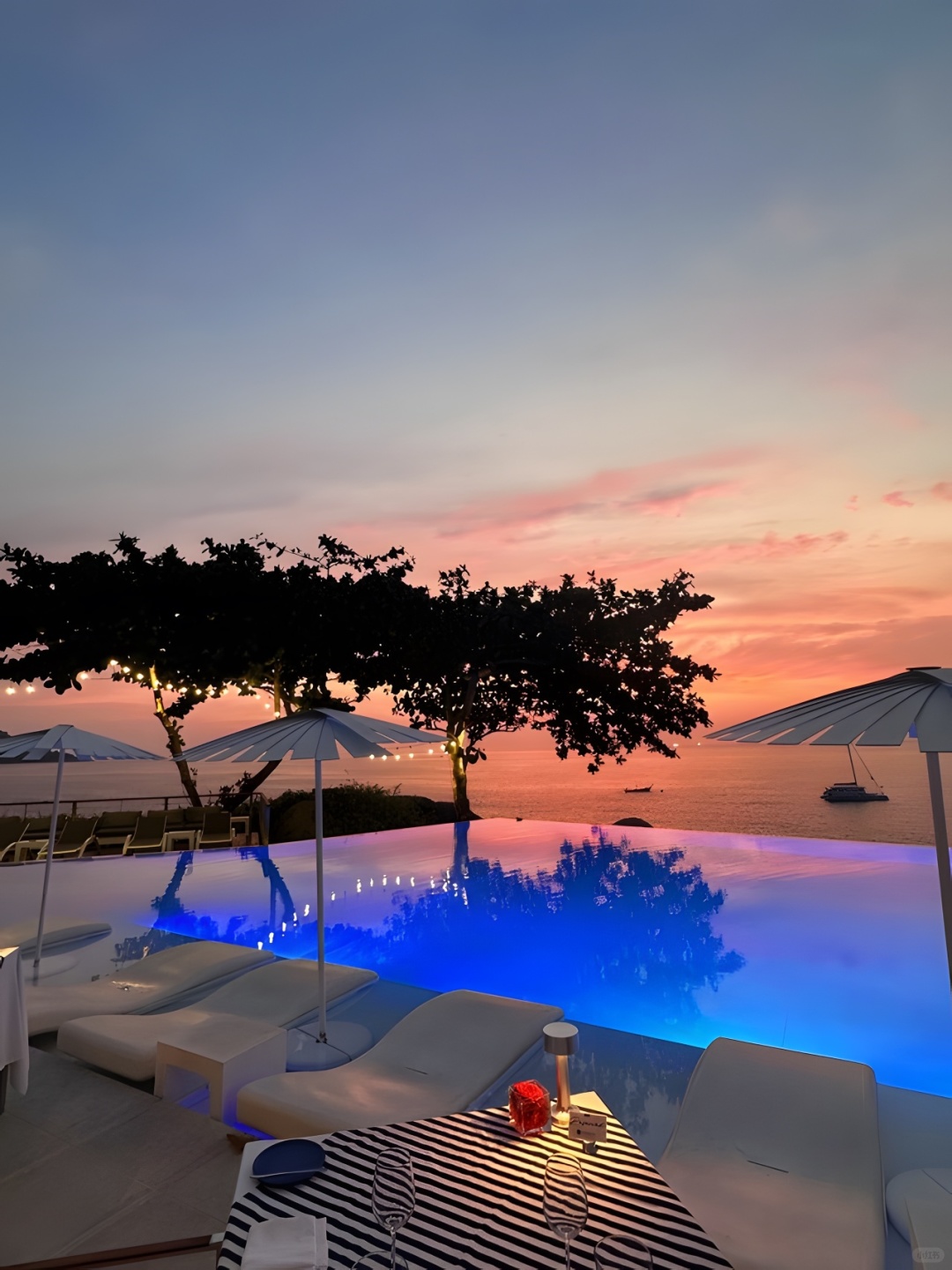 Phuket-Kata Rocks Resort Hotel, a modern bedroom with a terrace with a private infinity pool
