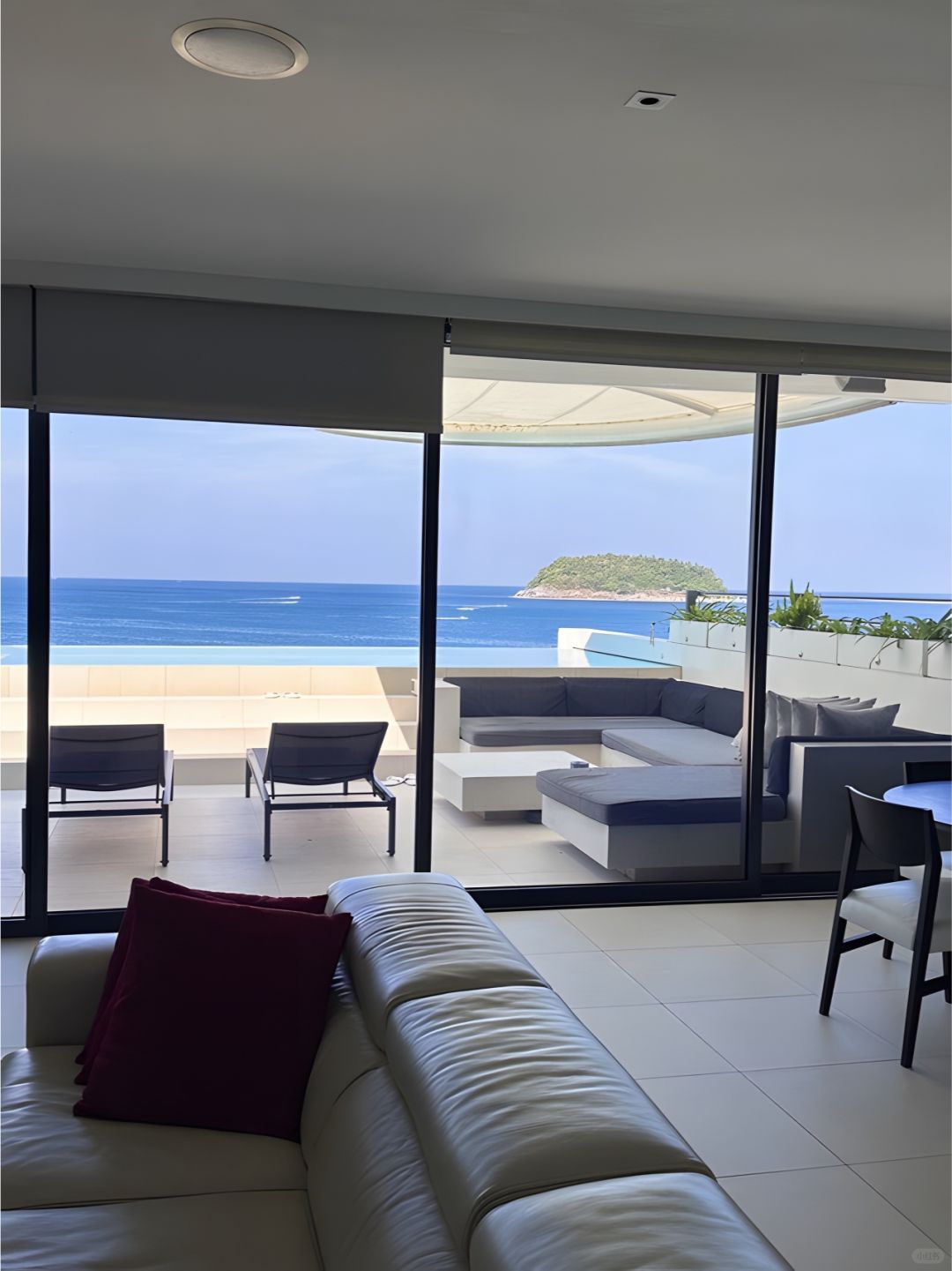 Phuket-Kata Rocks Resort Hotel, a modern bedroom with a terrace with a private infinity pool