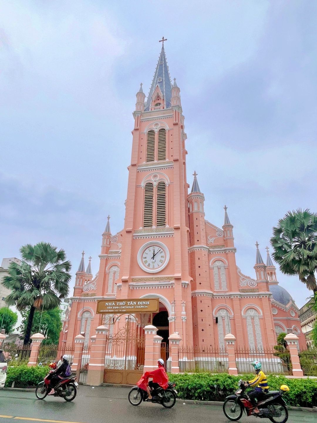 Ho Chi Minh-Ho Chi Minh City Travel?️, Tan Dinh Cathedral, Reunification Palace, Coffee Apartment, Ben Thanh Market, Bookstore Street