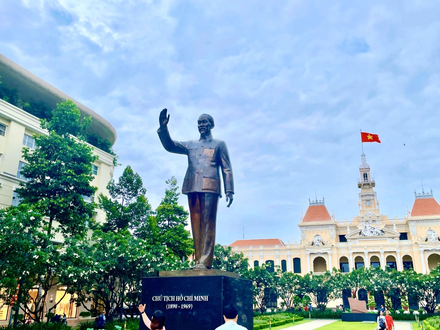 Ho Chi Minh-Ho Chi Minh City Travel?️, Tan Dinh Cathedral, Reunification Palace, Coffee Apartment, Ben Thanh Market, Bookstore Street