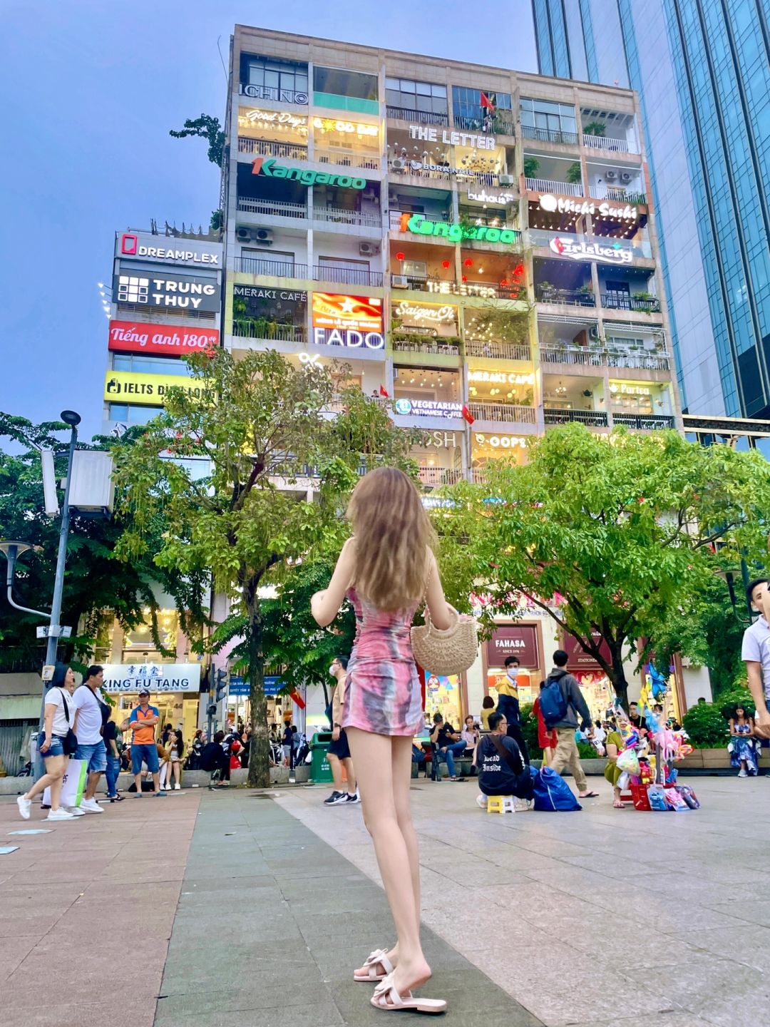 Ho Chi Minh-Ho Chi Minh City Travel?️, Tan Dinh Cathedral, Reunification Palace, Coffee Apartment, Ben Thanh Market, Bookstore Street