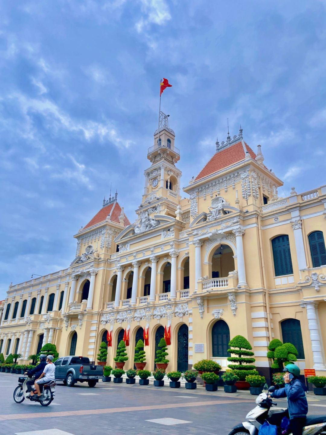 Ho Chi Minh-Ho Chi Minh City Travel?️, Tan Dinh Cathedral, Reunification Palace, Coffee Apartment, Ben Thanh Market, Bookstore Street