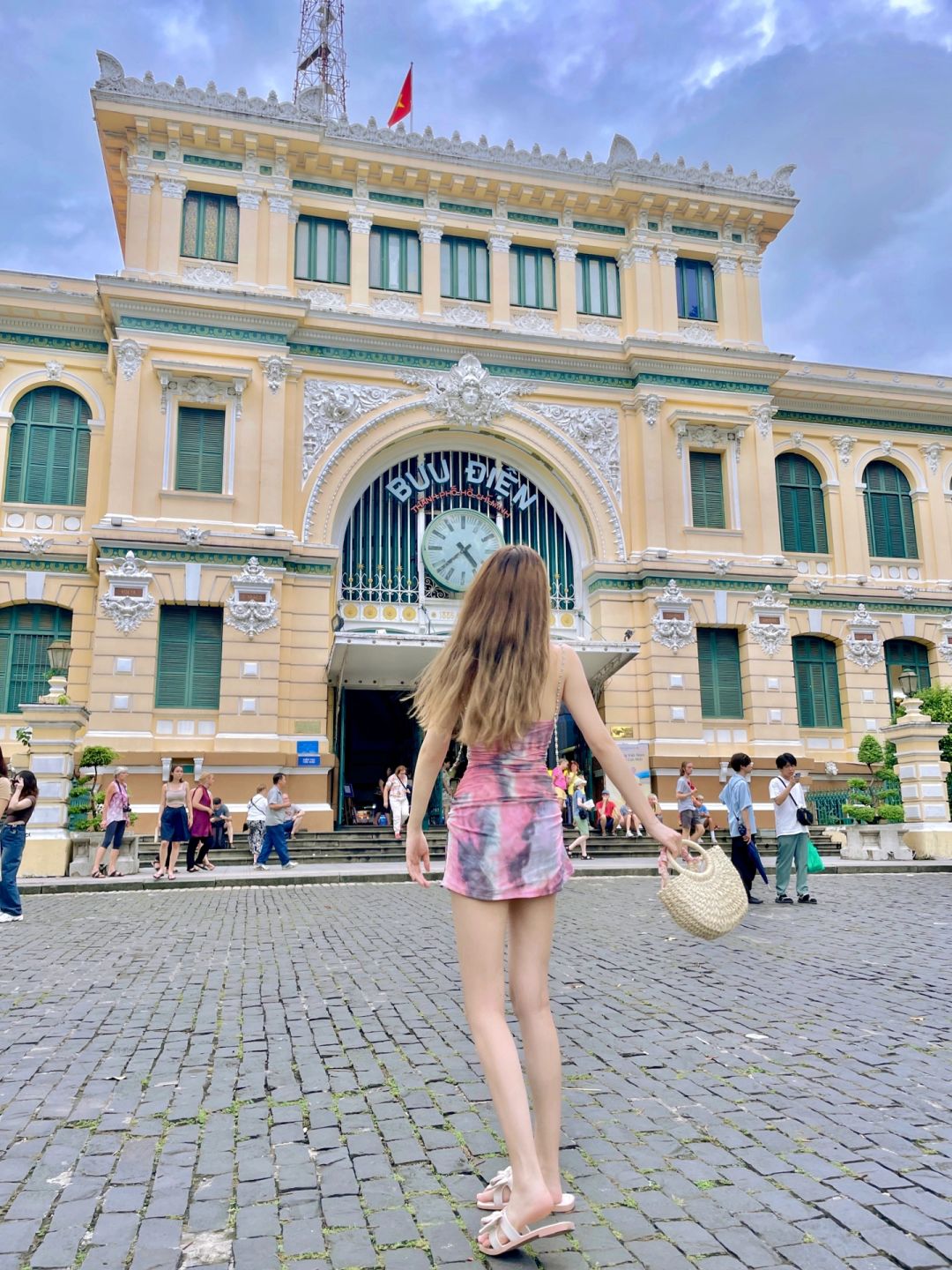 Ho Chi Minh-Ho Chi Minh City Travel?️, Tan Dinh Cathedral, Reunification Palace, Coffee Apartment, Ben Thanh Market, Bookstore Street