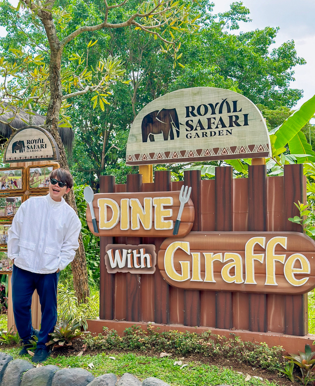 Jakarta-Dine With Giraffe in Jakarta, Indonesia, ??share a dreamy afternoon tea with giraffes