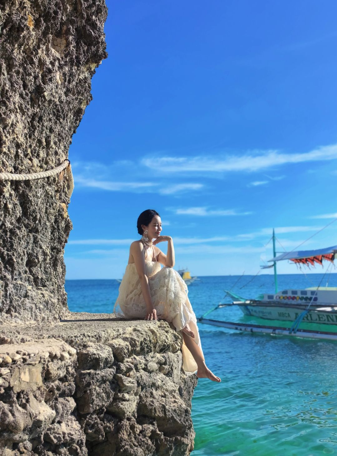 Boracay-Boracay Diniwid Beach, take pictures of cliffs and white sand beaches as a souvenir of your trip