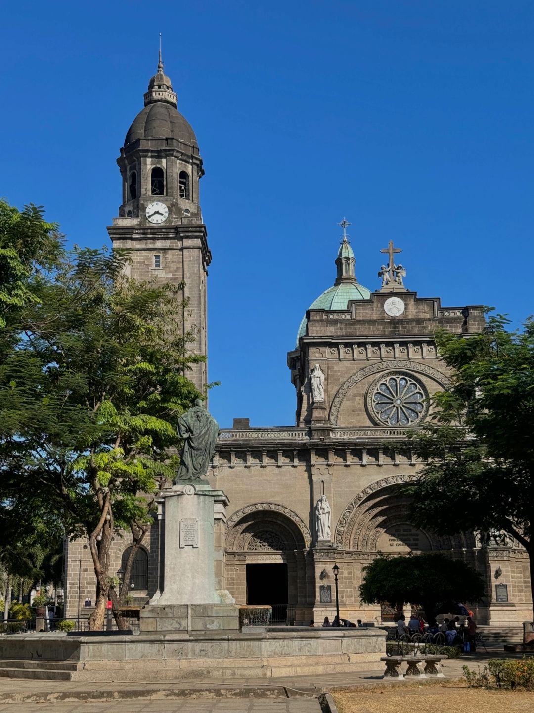 Manila/Luzon-Flight attendant's trip to Manila?, a relaxing day trip guide, and a tour of Manila churches
