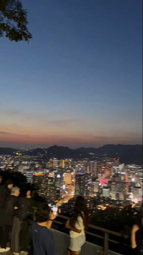 Seoul-Seoul Sunset Flyer?, the Han River in the sunset and the Seoul Tower in the distance