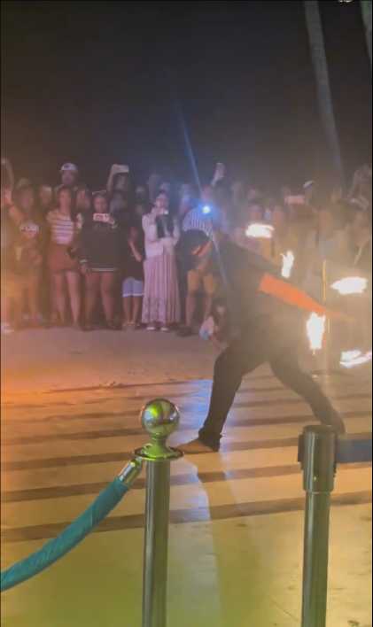 Boracay-Jinhai Music Bar,? the coolest flame dance in Boracay, is located near Sunset Sail