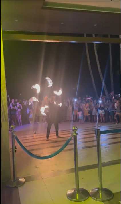Boracay-Jinhai Music Bar,? the coolest flame dance in Boracay, is located near Sunset Sail